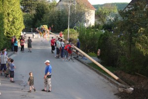 Stavanie maja Opatova nad Vahom 30.4 (16)