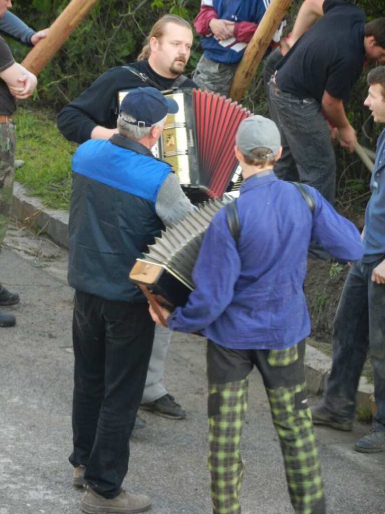 Stavanie maja 30.4.2014 foto A. Mihalova (13)