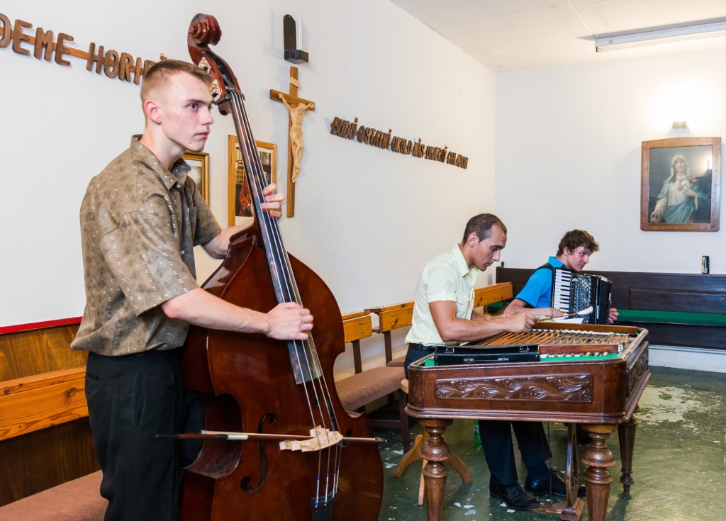 Opekacka pri cimbale 15.8. 2015 (13)