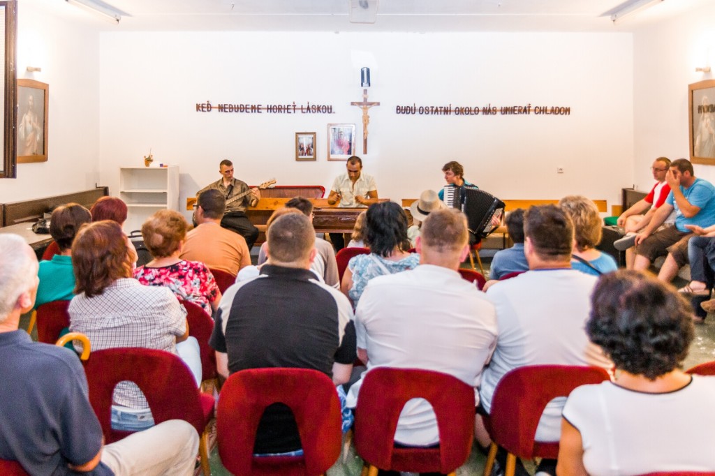 Opekacka pri cimbale 15.8. 2015 (27)