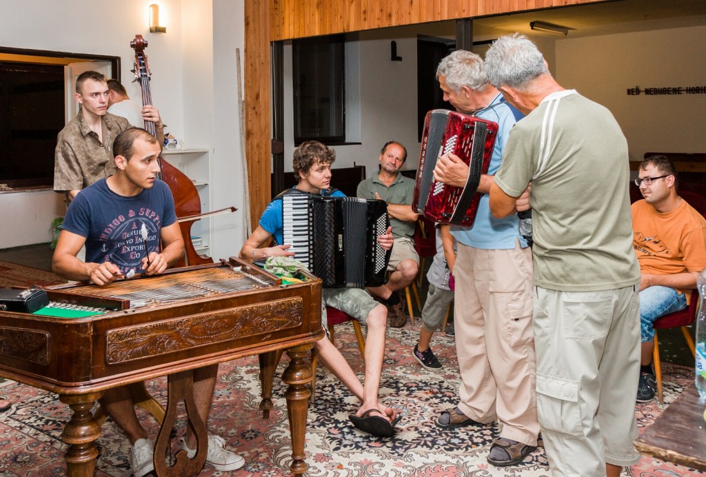 Opekacka pri cimbale 15.8. 2015 (34)