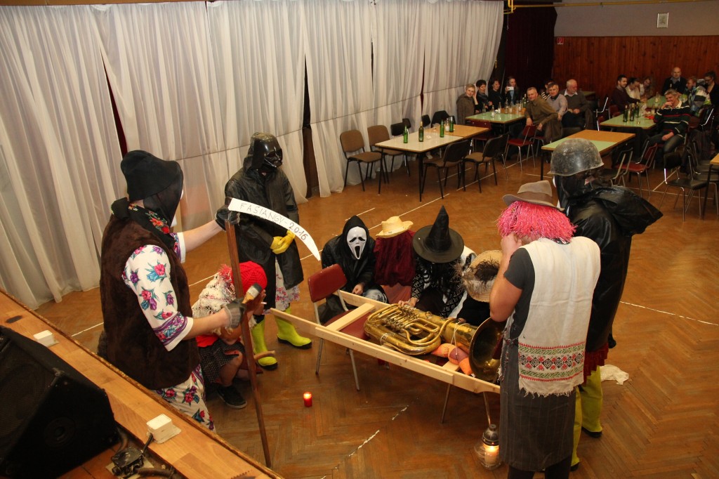 Pochovavanie basy 9.2.2016 J.K  (133)