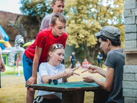 Deň detí vo farskej záhrade v Opatovej – fotografia 17