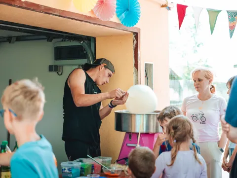 Deň detí vo farskej záhrade v Opatovej – fotografia 21
